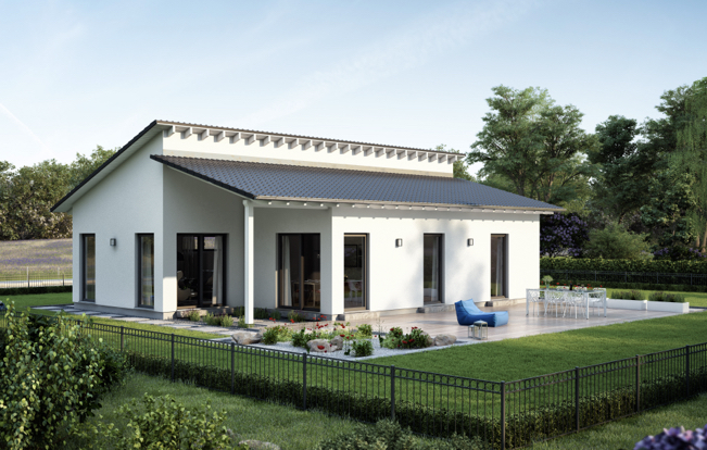 Bungalow mit modernem Pultdach und stilvoller Außenanlage Linksschräg aufgenommene Außenansicht eines modernen massa haus Bungalows mit asymmetrischem Pultdach, weiß verputzter Fassade, überdachtem Eingang und klar gestalteter Terrasse mit Bepflanzung im Vorgarten